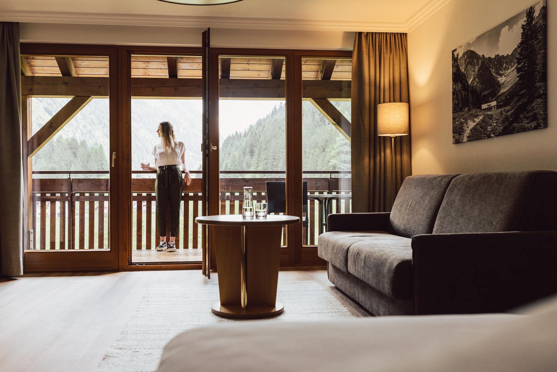 Hotel Weisseespitze in Kaunertal – Komfortables Hotelzimmer mit Balkon und Bergblick | Wellnesshotel Tirol