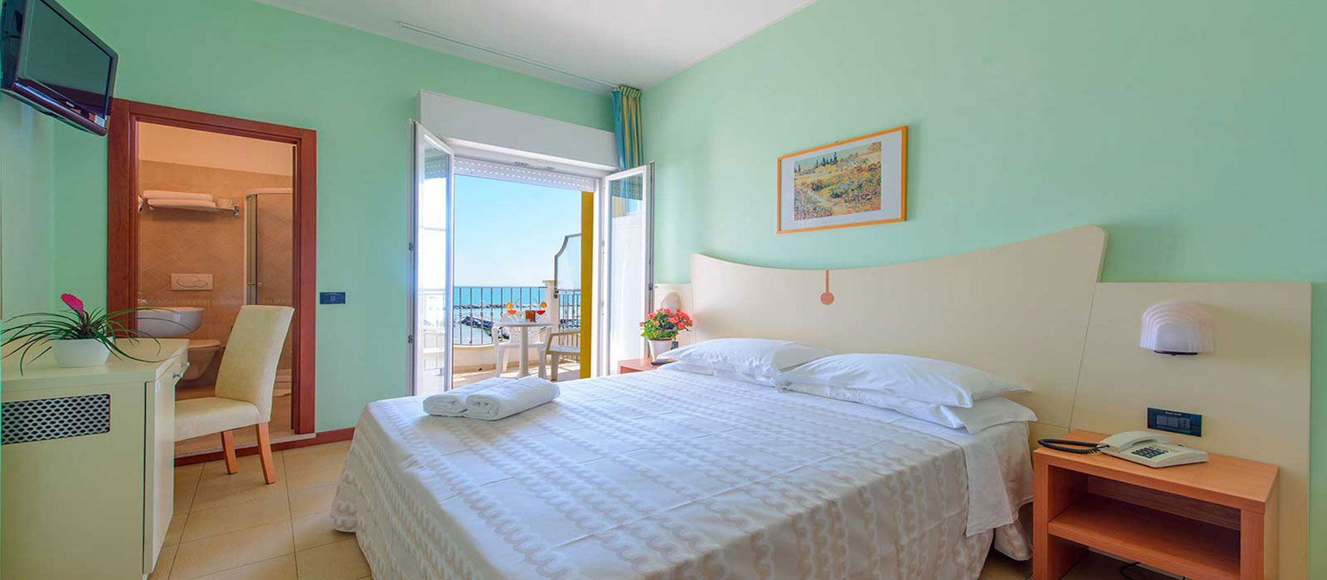 Hotel Zeus in Rimini – Helles Doppelzimmer mit Balkon und Meerblick | Wellnesshotel Adria