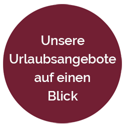 Roter Kreis mit weißem Text 'Unsere Urlaubsangebote auf einen Blick' vom Vitalhotel Sonneck.