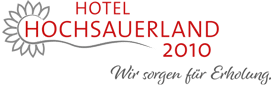 Logo Kurhotel Hochsauerland 2010 mit rotem Schriftzug und grauem Sonnenblumen-Symbol. Slogan: Wir sorgen für Erholung.