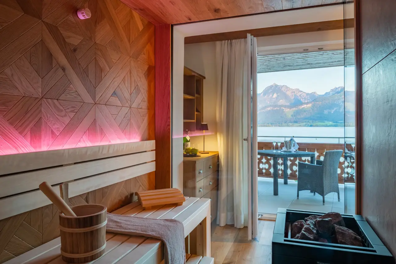 Private Sauna mit Seeblick und Bergpanorama im Hotel Seevilla Wolfgangsee
