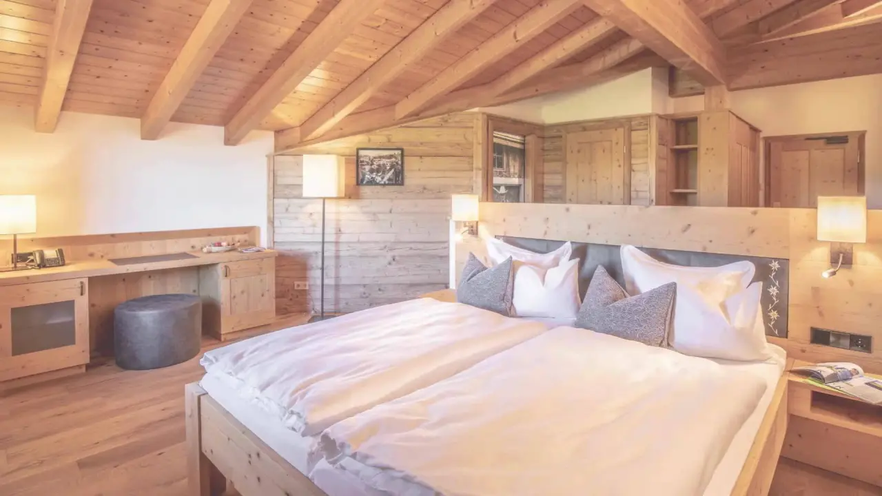 Hanusel Hof in Weitnau-Hellengerst – Gemütliches Doppelzimmer mit Holzinterieur | Wellnesshotel Allgäu