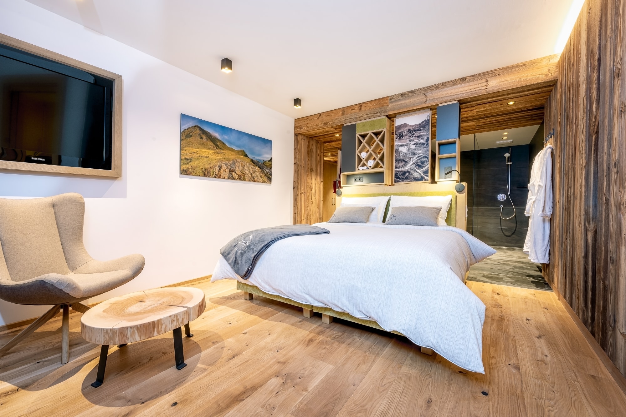 ALMGUT Mountain Wellness Hotel in St.Margarethen im Lungau – Komfortables Doppelzimmer mit offener Dusche | Wellnesshotel Lungau