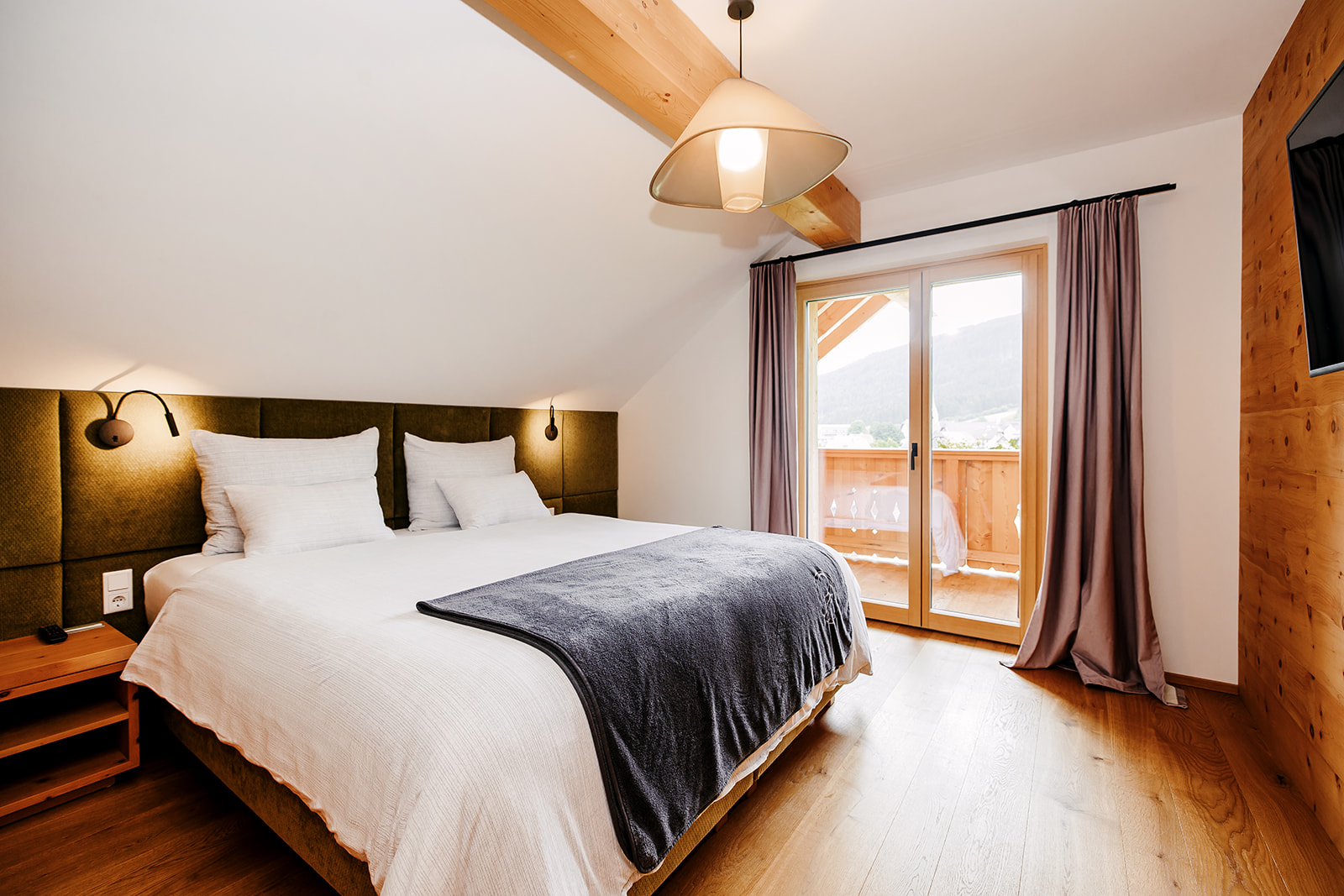 ALMGUT Mountain Wellness Hotel in St.Margarethen im Lungau – Gemütliches Doppelzimmer mit Balkon und Bergblick | Wellnesshotel Lungau
