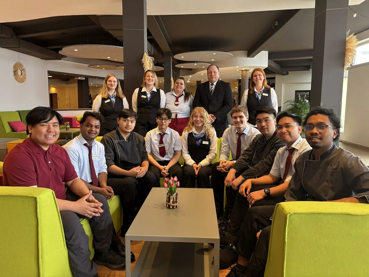 Rhön Park Hotel in Hausen-Roth – Freundliches Team und Mitarbeiter in der Hotellobby | Wellnesshotel Rhön