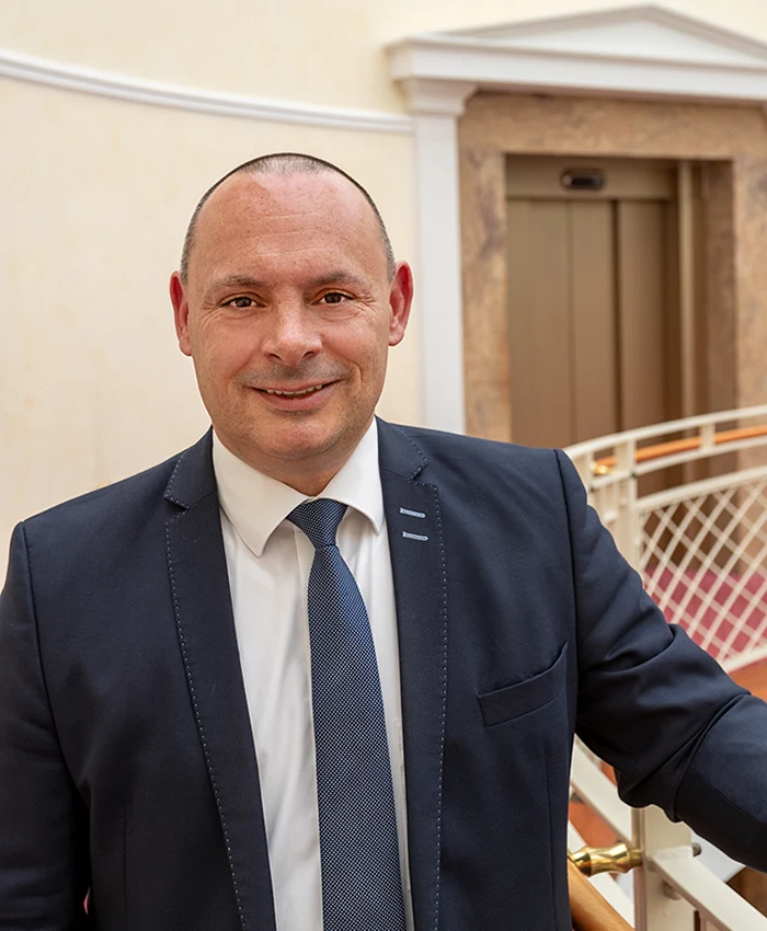 Hotel zur Post in Seebad Bansin – Hoteldirektor im Empfangsbereich | Wellnesshotel Usedom