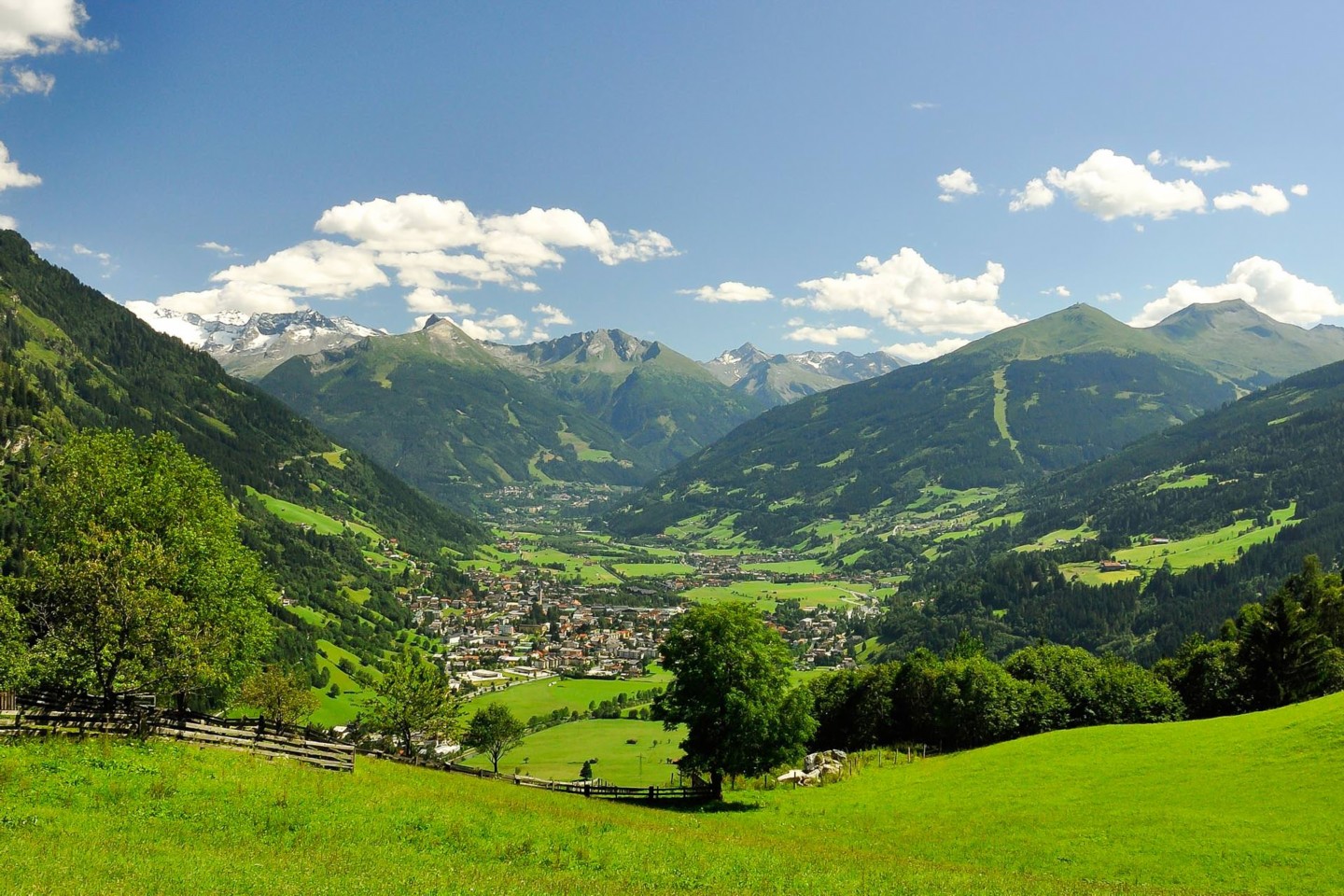 Impuls Hotel Tirol in Bad Hofgastein – Panoramablick auf das Gasteinertal mit Bergen | Wellnesshotel Gasteinertal