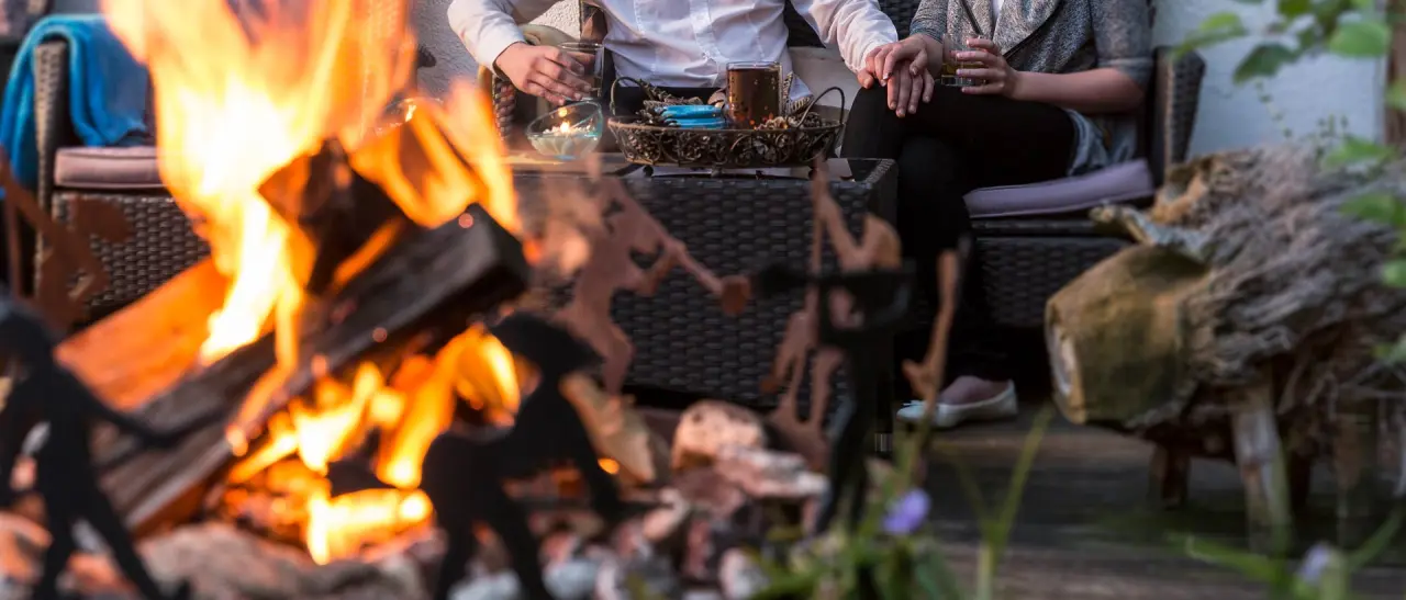 Abendliche Entspannung am Lagerfeuer im Garten des Hotel Zum Ritter.