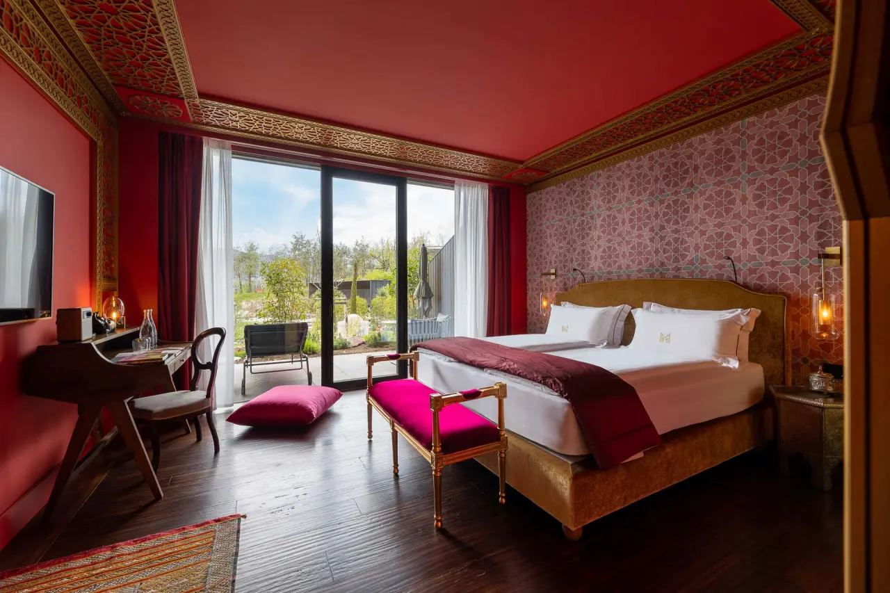 Arabia Red Junior Suite