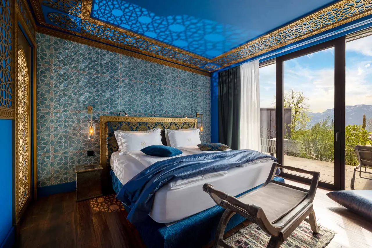 Arabia Blue Junior Suite