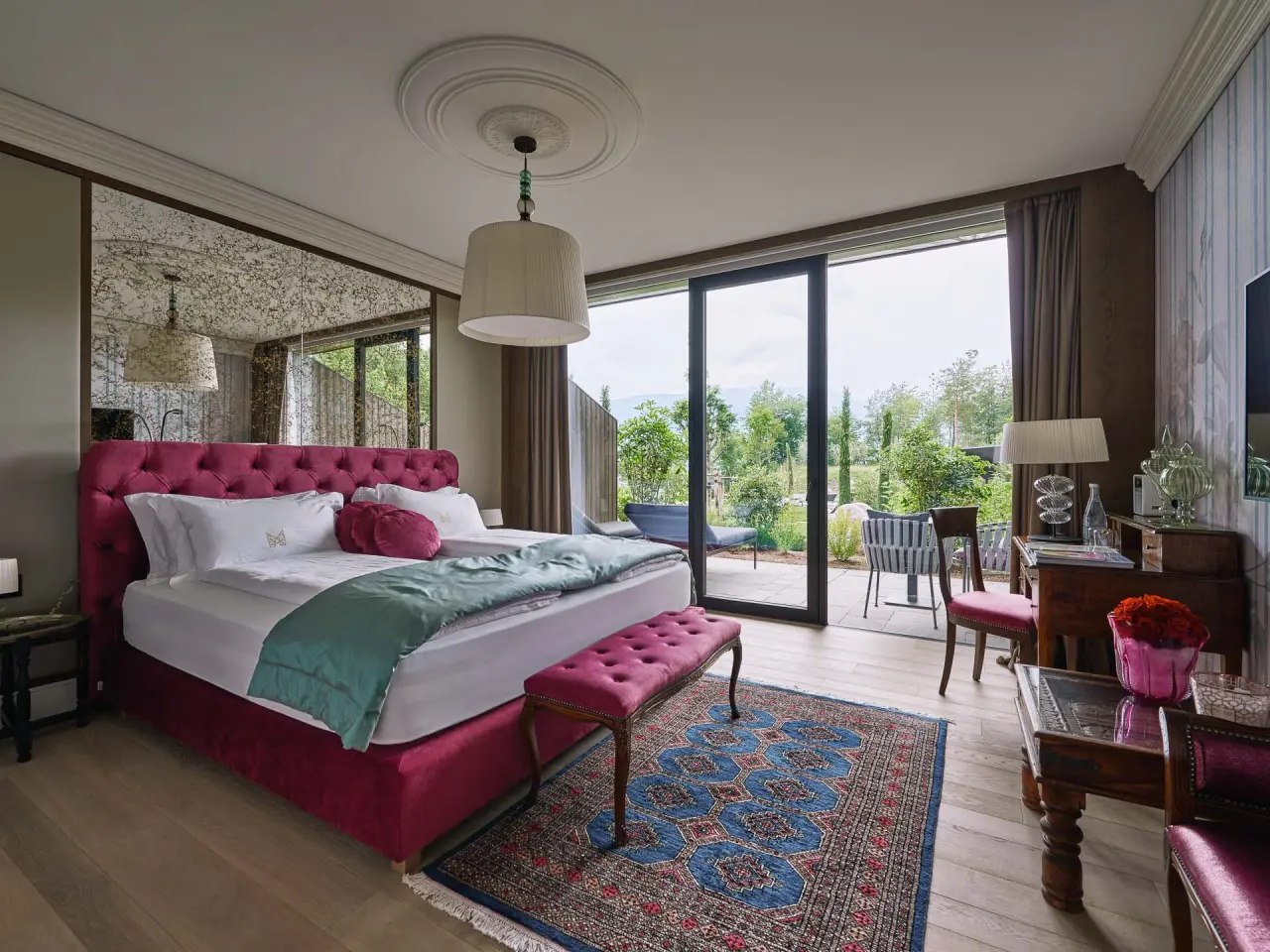 The Roses Junior Suite