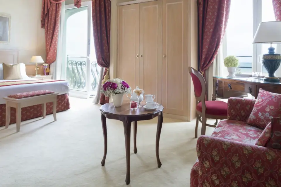 Deluxe Suite Crystal