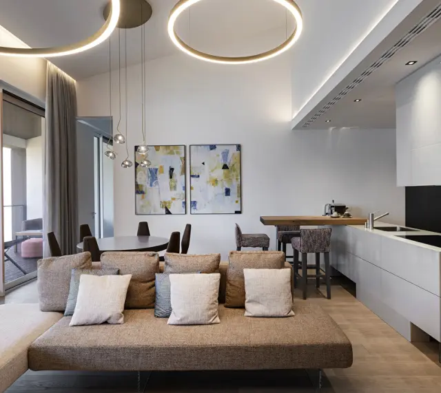 Lake View Grand Loggia Suite